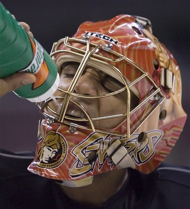 Ray Emery leads all players with 20 pool points after round 2.